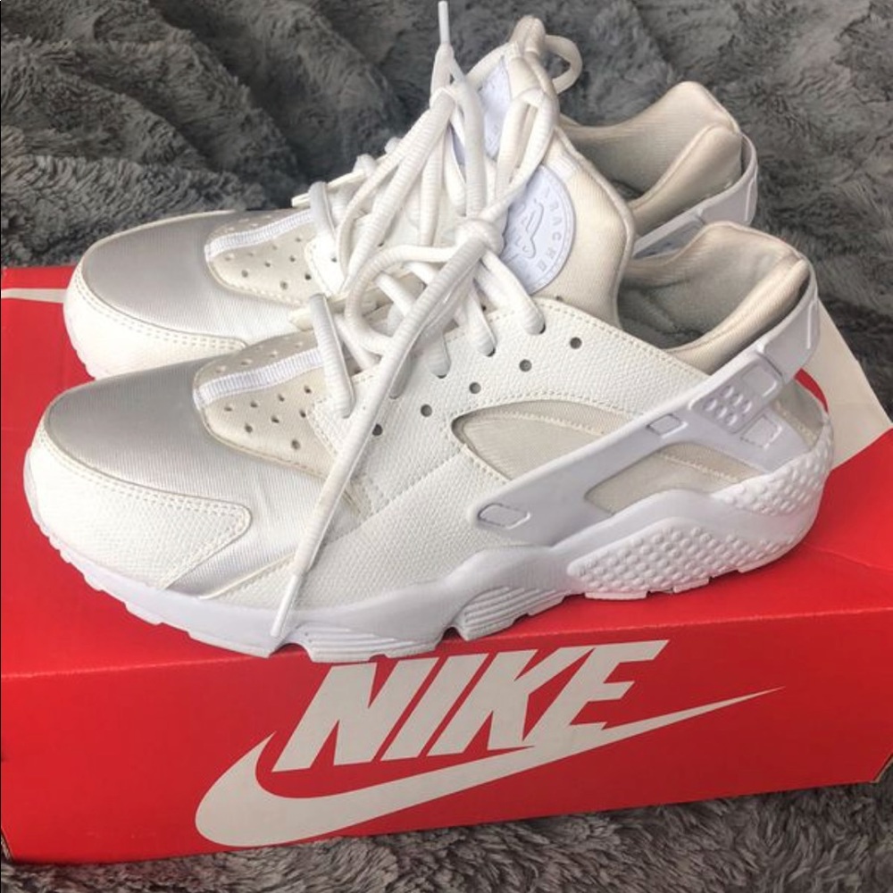 Nike Huarache (women’s sz. 7.5)